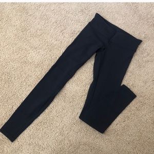 Black lulemon leggings